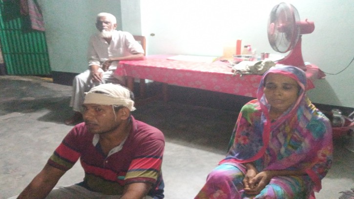 শিবগঞ্জে জমি বিরোধে বাড়িঘরে হামলা-ভাঙচুর, আহত ১৮