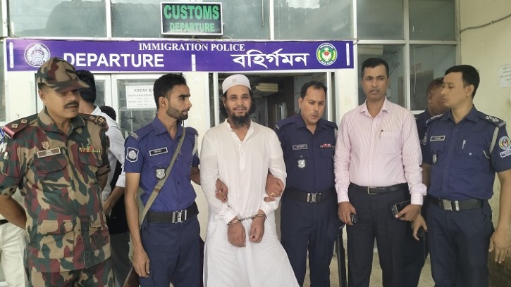 ভারতে পালিয়ে যাওয়ার সময় বেনাপোলে যুবলীগ নেতা আটক