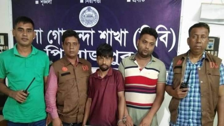 পিরোজপুরে ২৫ পিচ ইয়াবা সহ গ্রেফতার ২