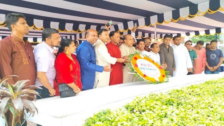 স্বেচ্ছাসেবক লীগের প্রতিষ্ঠা বার্ষিকীতে জাতির পিতা সমাধিতে শ্রদ্ধা