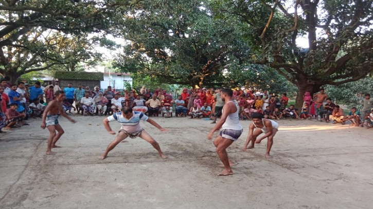 শিবগঞ্জে ঐতিহ্যবাহী গাদ্দি খেলা অনুষ্ঠিত