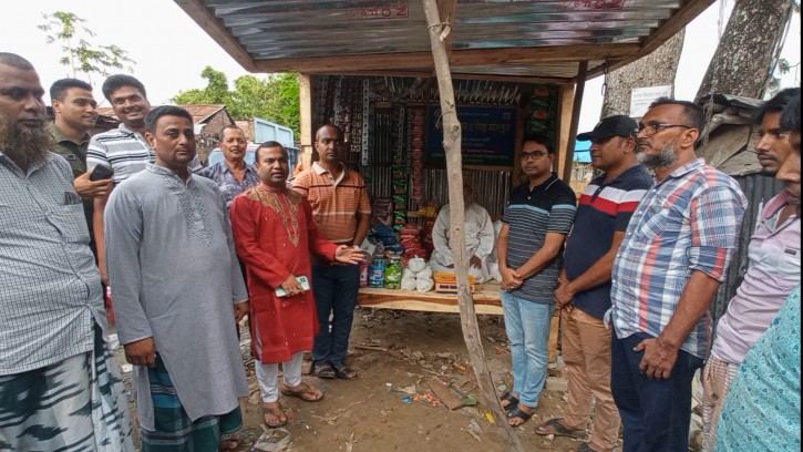 শিবগঞ্জে ভিক্ষুক পুনর্বাসনে দোকানঘর-উপকরণ বিতরণ