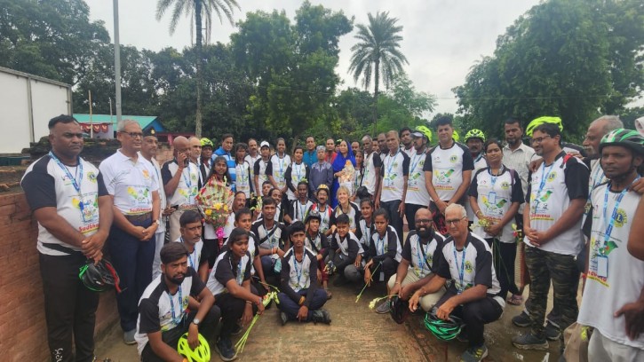 সোনামসজিদে ভারত-বাংলাদেশ সাইকেল র‌্যালির সংবর্ধনা