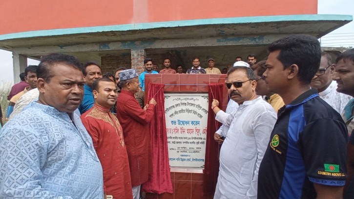 শিবগঞ্জে পাগলা নদীর তীরে সিড়িঘাট নির্মাণকাজের উদ্বোধন