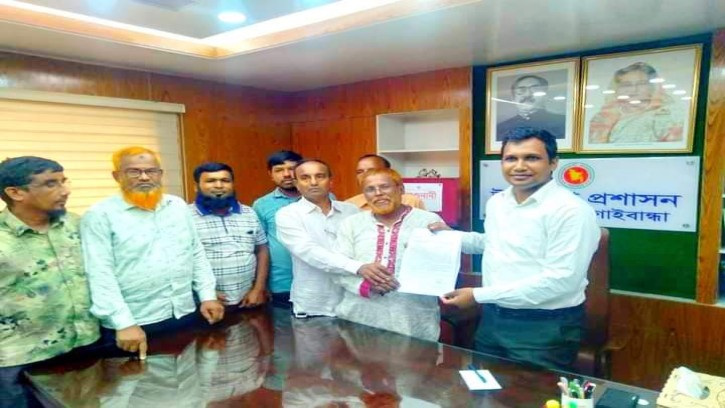 গোবিন্দগঞ্জে গৃহহীন ভুমিহীনদের জমি ঘর বরাদ্দের দাবিতে স্মারকলিপি