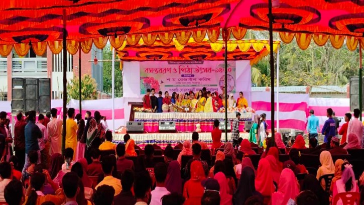 উৎসবমুখর পিরোজপুর সরকারি সোহরাওয়ার্দী কলেজ ক্যাম্পাস