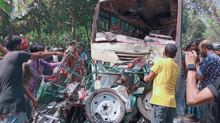 পিরোজপুরে বাসচাপায় অটোরিকশা-মোটরসাইকেলের ৭ যাত্রী নিহত