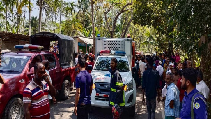 পিরোজপুরে ত্রিমুখী সংঘর্ষে নিহত ৭ জনের মরোদেহ হস্তান্তর