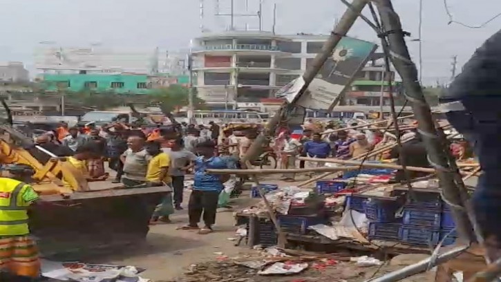 মানিকগঞ্জে অবৈধ স্থাপনা উচ্ছেদ, ভিআইপিদের বিরুদ্ধে  চাঁদাবাজির অভিযোগ!