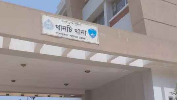 থানচি থানাকে লক্ষ্য করে সন্ত্রাসীদের গুলি