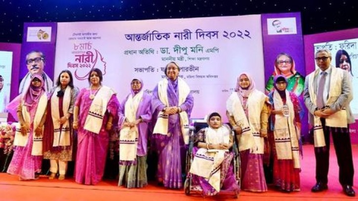 ৫ সফল নারীকে জয়িতা পদক প্রদান করলেন শিক্ষামন্ত্রী