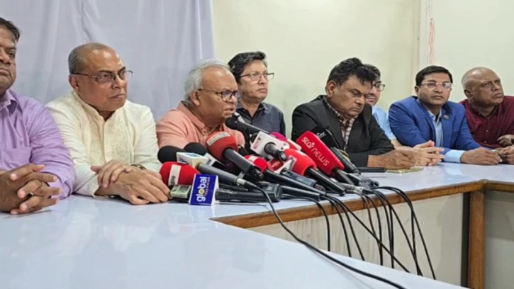 খালেদা জিয়ার শারীরিক অবস্থা অপরিবর্তিত : রিজভী