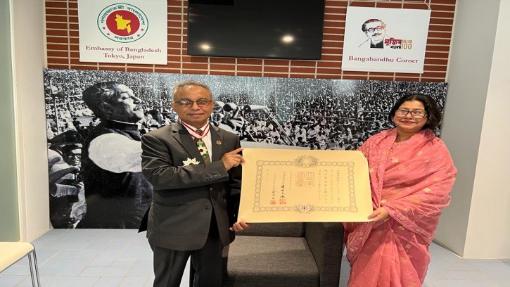 জাপানের অ্যাওয়ার্ড পেলেন আবুল কালাম আজাদ