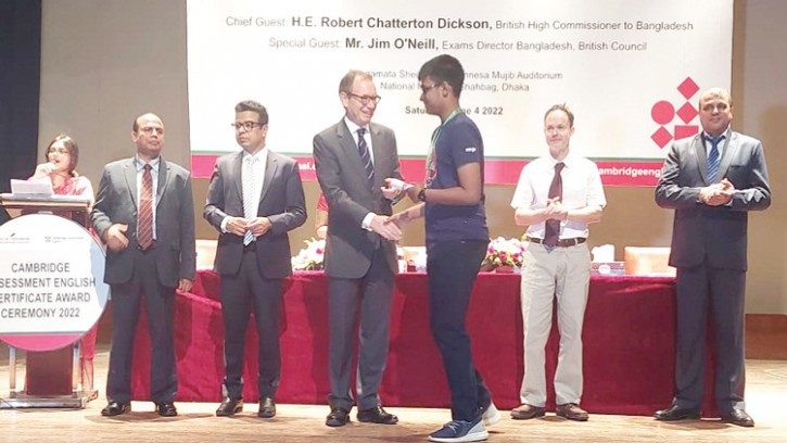 ক্যামব্রিজ ইংলিশ-এর সনদ পেলেন ২৯৪ শিক্ষার্থী