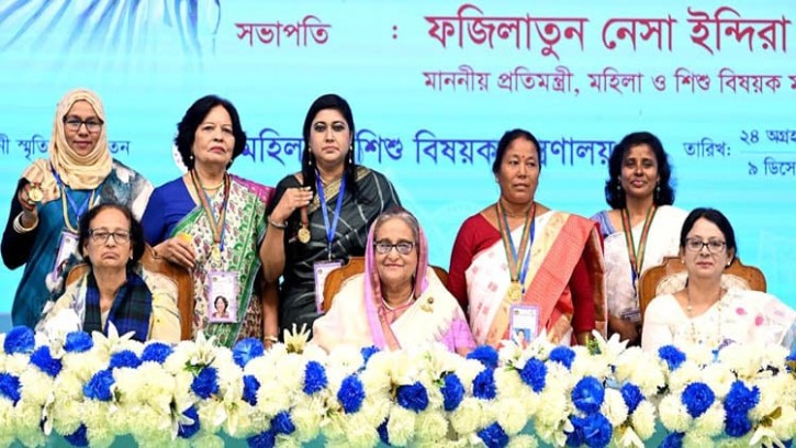 পাঁচ নারীকে বেগম রোকেয়া পদক-২০২৩ প্রদান প্রধানমন্ত্রীর
