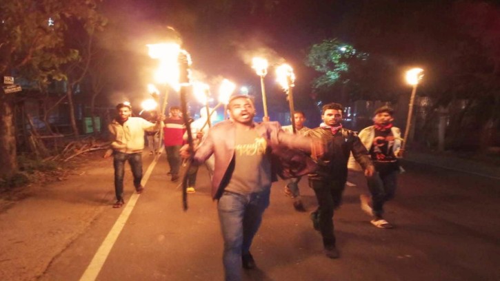 পিরোজপুরে এসএম ফেরদৌসের নেতৃত্বে মশাল মিছিল