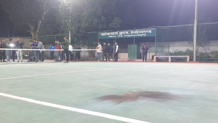 চাঁপাইনবাবগঞ্জ অফিসার্স ক্লাবের টেনিস কোর্টে ককটেল বিস্ফোরণ