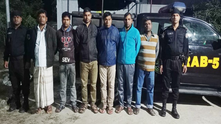 নাচোলে গ্রাহকের টাকা আত্মসাতকারী ভূয়া এনজিও’র মূলহোতাসহ আটক-৬