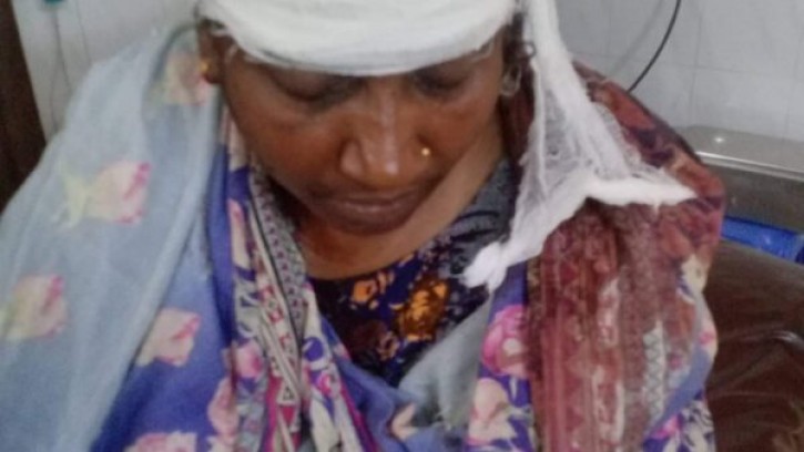 মাটি কাটায় বাঁধা দেওয়ায় রোজাদার মহিলাকে যখম