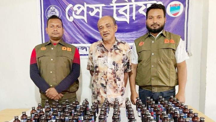 শার্শায় ফেনসিডিল ও প্রাইভেটকারসহ একজন গ্রেফতার