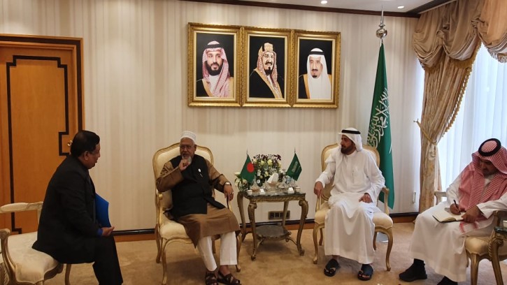 সৌদি হজ মন্ত্রীর সঙ্গে বাংলাদেশের ধর্ম প্রতিমন্ত্রীর সৌজন্য সাক্ষাৎ