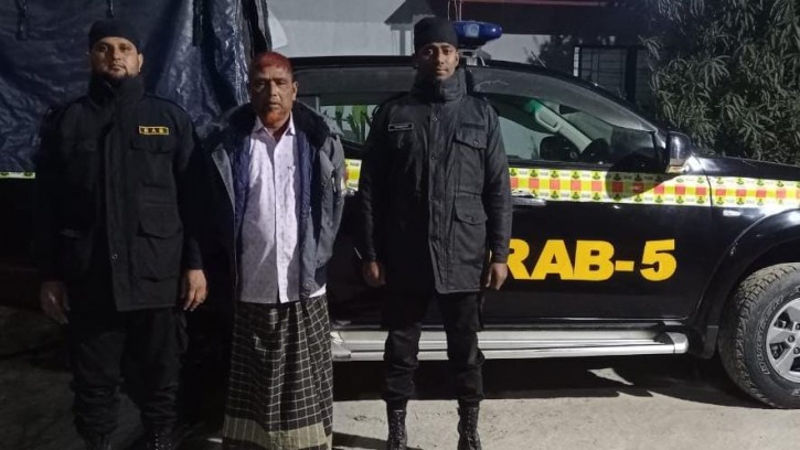 আমের বাগানে অভিযান, ভারতীয় জাল রুপিসহ গ্রফতার ১