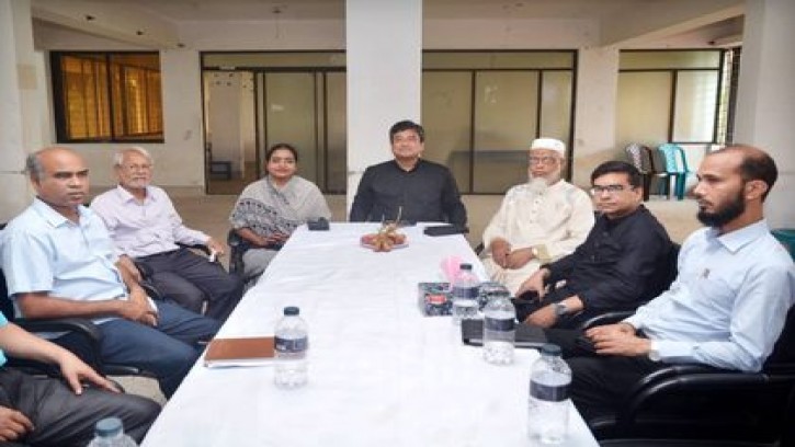 বঙ্গবন্ধু মুক্তিযুদ্ধ বাংলাদেশ গবেষণা ইনস্টিটিউট পরিদর্শনে এনইউ ভিসি