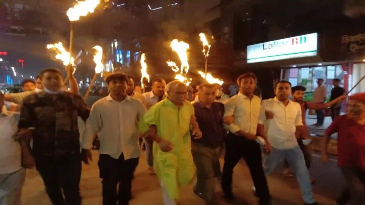 রিজভীর নেতৃত্বে রাজধানীতে মশাল মিছিল