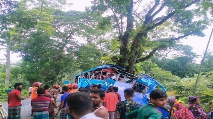 বরিশালে বাস দুর্ঘটনায় নিহত দুজনের বাড়ি মঠবাড়িয়ায়