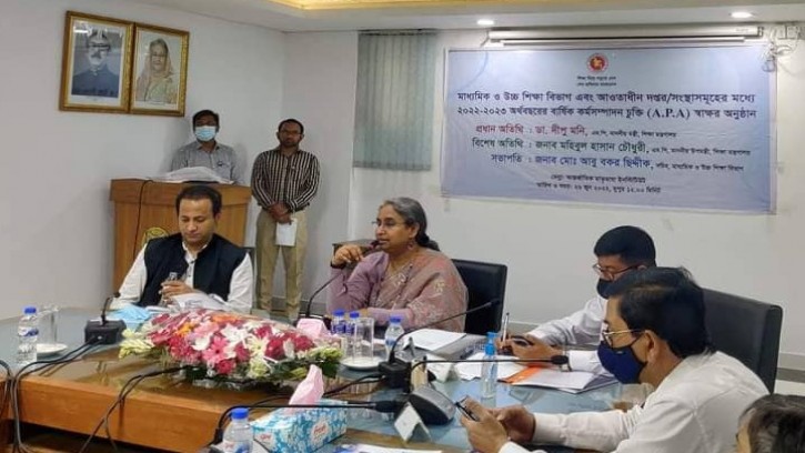 কর্মকর্তাদের সেবার মান বাড়ানোর নির্দেশ শিক্ষামন্ত্রীর