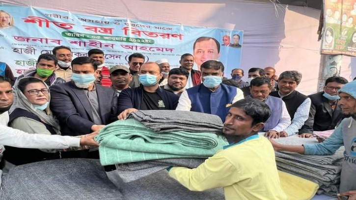 কেরাণীগঞ্জ উপজেলা চেয়ারম্যানের শীতবস্ত্র বিতরণ