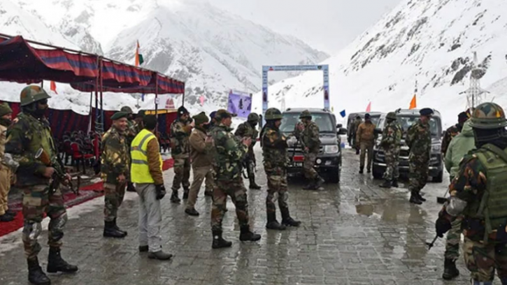  লাদাখে নদীতে গাড়ি পড়ে ৭ সেনা নিহত