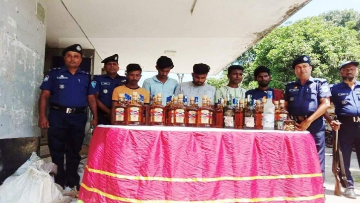 তাড়াইলে ৫ মাদক কারবারি গ্রেফতার