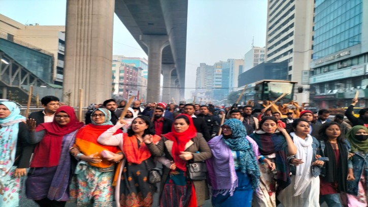 রাজধানীতে রিজভীর নেতৃত্বে লাঠি মিছিল