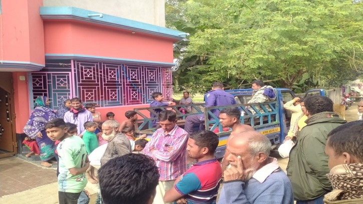 শিবগঞ্জে স্বতন্ত্র প্রার্থীর সমর্থকদের বাড়িতে  হামলা ও ভাঙচুর