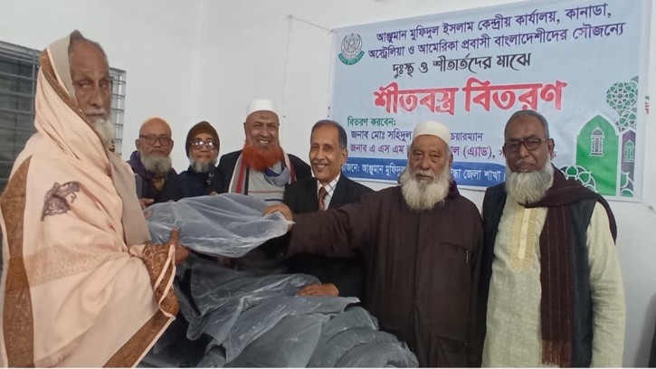 গাইবান্ধায় শীর্তাত মানুষের মাঝে শীতবস্ত্র বিতরণ