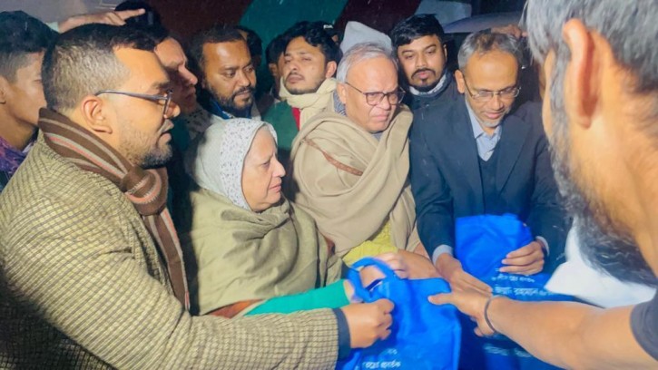 রাজধানীর খিলগাঁওয়ে শীতার্তদের মাঝে রিজভীর শীতবস্ত্র বিতরণ