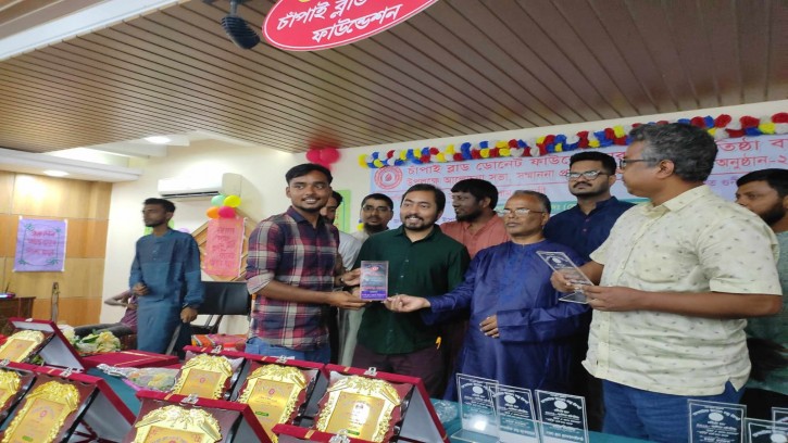 চাঁপাইনবাবগঞ্জে ব্লাড ডোনেট ফাউন্ডেশনের গুণীজনদের সংবর্ধনা 