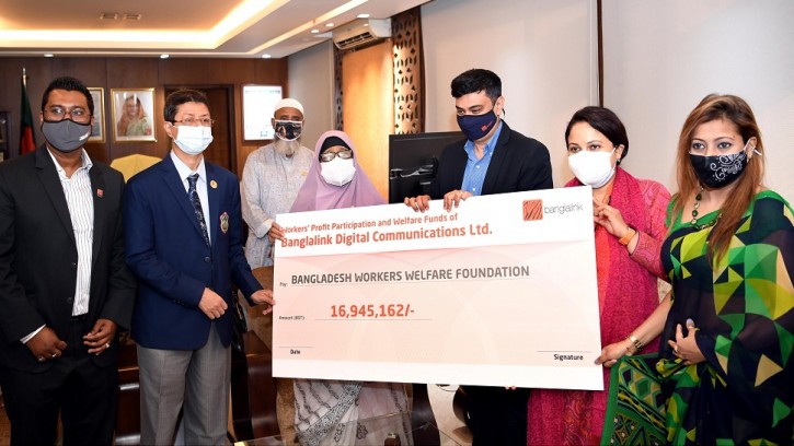 শ্রমিক কল্যাণ তহবিলে বাংলালিংক ও যমুনা অয়েলের  ৩ কোটি টাকা 