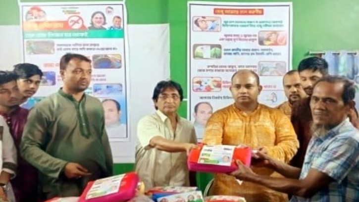 পিরোজপুরে ডেঙ্গু প্রতিরোধে  মশারী ও কয়েল বিতরণ