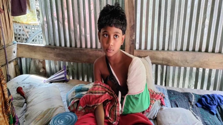 পিরোজপুরে পিটিয়ে শিক্ষার্থীর হাত ভেঙে দিলেন শিক্ষক