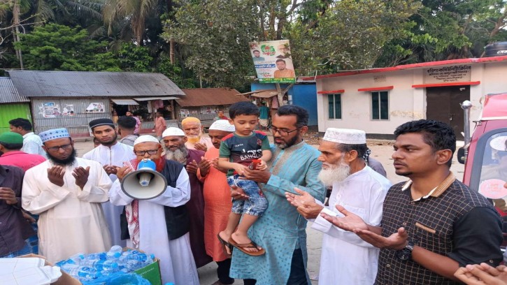 পিরোজপুরে আজমল হুদা নিঝুমের সহায়তায় হিলফুল ফুজুলের ইফতার বিতরণ