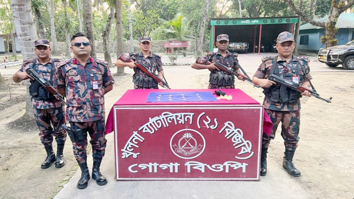 কোটি টাকার সোনা ফেলে ভারতে পালালো পাচারকারী