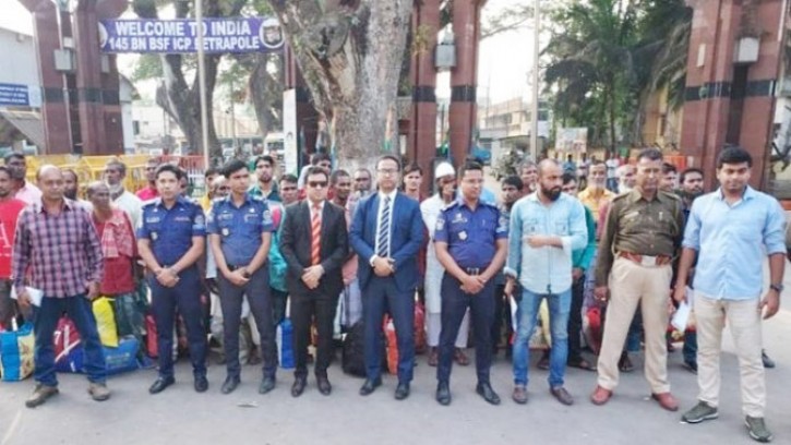 কারাভোগ শেষে দেশে ফিরল ২৬ বাংলাদেশি জেলে