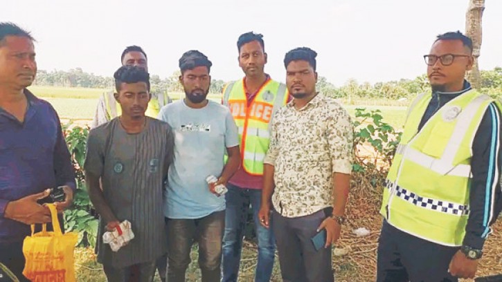 শার্শায় ৭ কেজি স্বর্ণের বারসহ গ্রেফতার দুই পাচারকারী