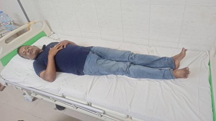 শার্শায় সন্ত্রাসীদের হামলায় এটিএন বাংলার সাংবাদিক আহত