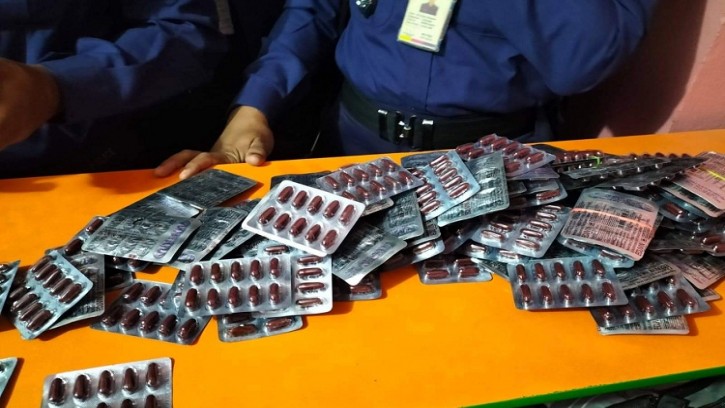 বেনাপোলে নিষিদ্ধ ভারতীয় ওষুধ জব্দ