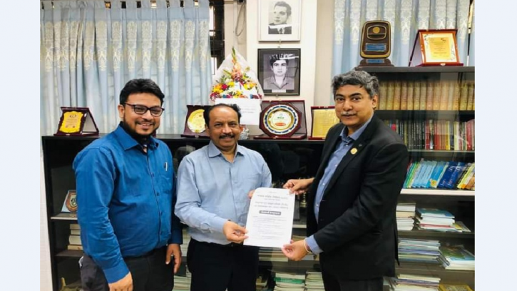 অধ্যক্ষকে টাবলু-রানা পরিষদের ইশতেহার প্রদান