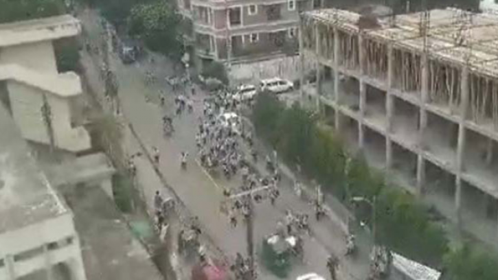 ঢাকা ও আইডিয়াল কলেজ শিক্ষার্থীদের মধ্যে সংঘর্ষ