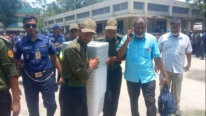 শিবগঞ্জে ৮ প্রিজাইডিং কর্মকর্তাকে অব্যাহতি